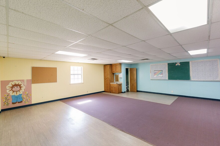 More Photos Of 1522 Weeks St, Wichita Falls Office For Sale