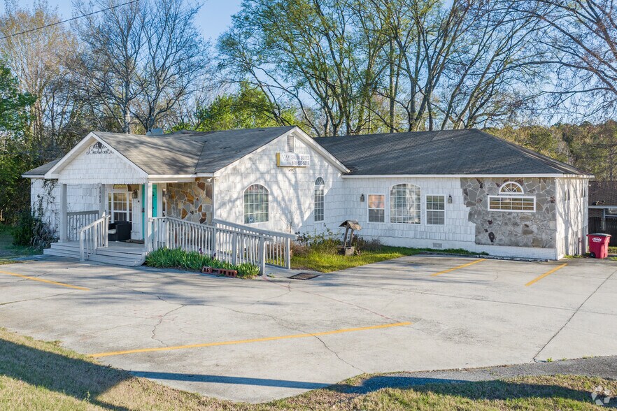 Primary Photo Of 4849 Mercer University Dr, Macon-Bibb Storefront For Sale