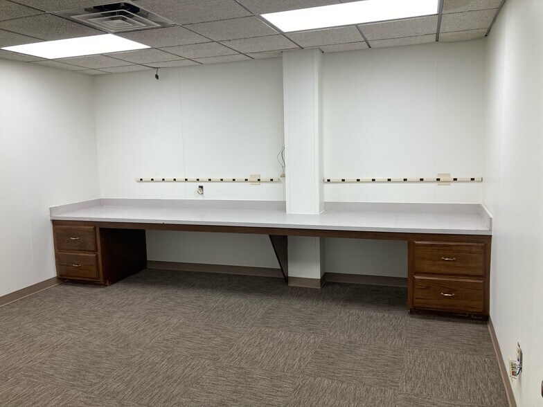 More Photos Of 803 SE 83rd St, Oklahoma City Manufacturing For Lease