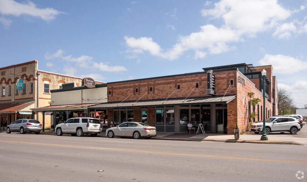 More Photos Of 153 S Main St, Boerne General Retail For Lease