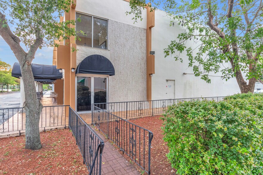 More Photos Of 11504 W Sample Rd, Coral Springs Restaurant For Sale