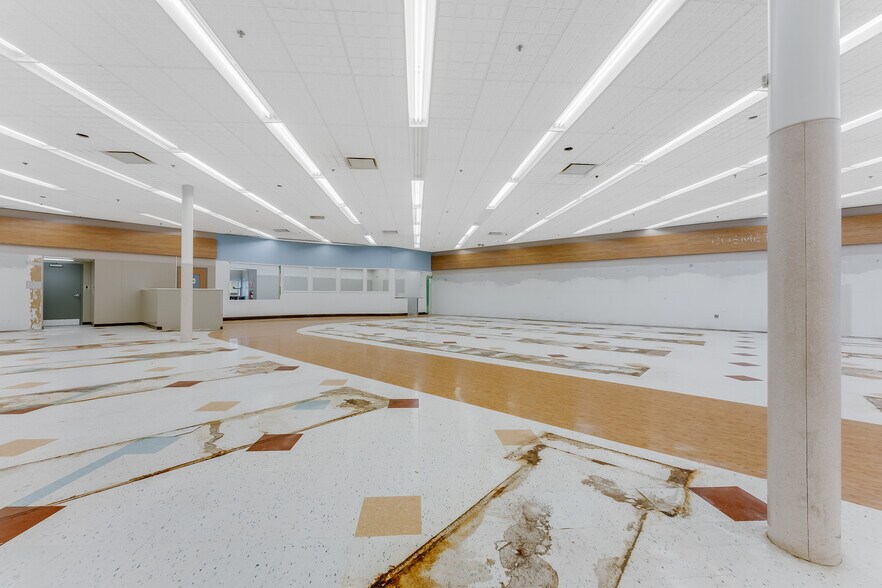 More Photos Of 19254 Seneca Trl, Marlinton Drugstore For Sale