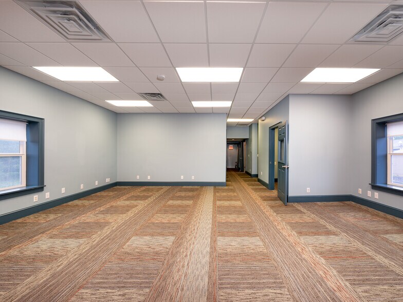 More Photos Of 35 Main St, Scottsville Office For Sale
