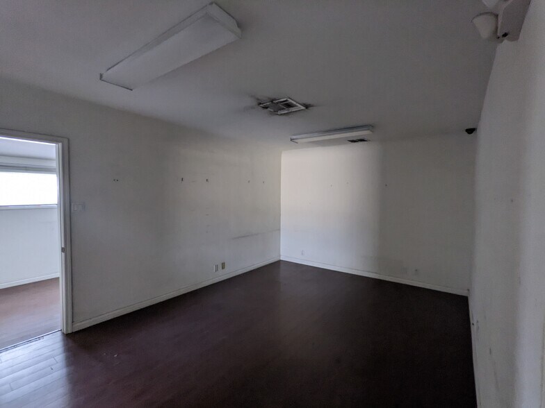 More Photos Of 1214 W Burbank Blvd, Burbank Loft Creative Space For Lease