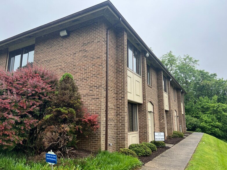 More Photos Of 2250 Murrell Rd, Lynchburg Office For Sale