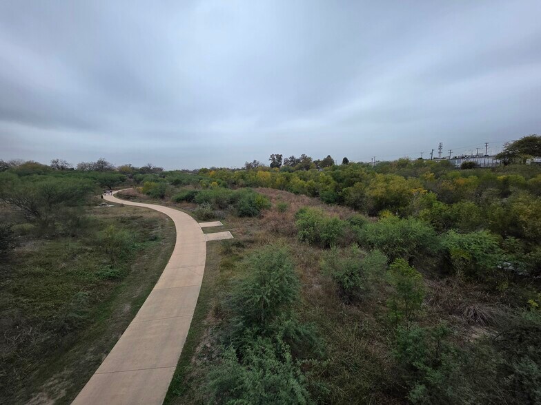More Photos Of 1119 Southcross Blvd, San Antonio Land For Sale