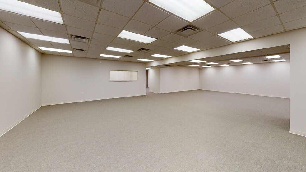 More Photos Of 2900 S Main St, Searcy Office For Sale