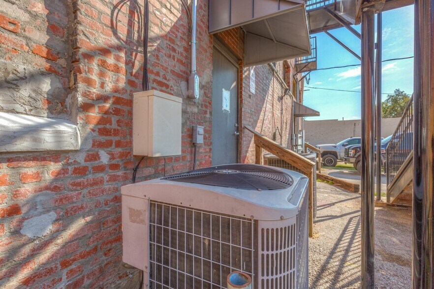 More Photos Of 116-118 N Main St, Sand Springs Storefront Retail Residential For Sale