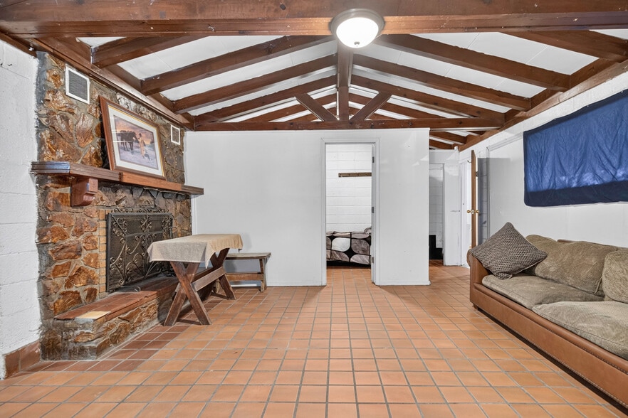 More Photos Of 611 W Main St, Fabens Apartments For Sale