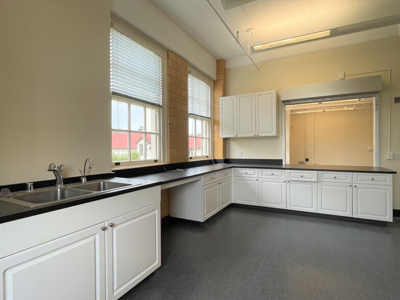 More Photos Of 220 Halleck St, San Francisco Office For Lease