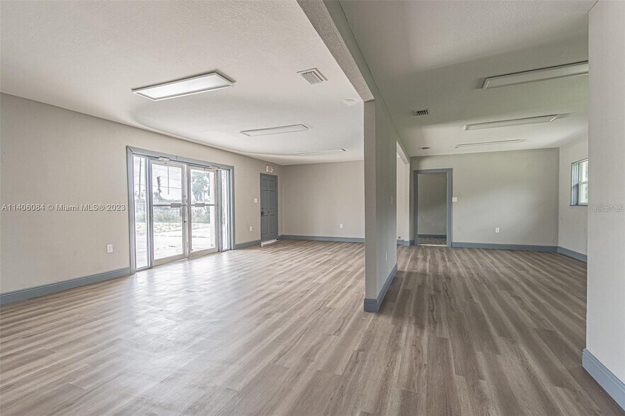 More Photos Of 4623-4625 Land O Lakes Blvd, Land O' Lakes Freestanding For Sale