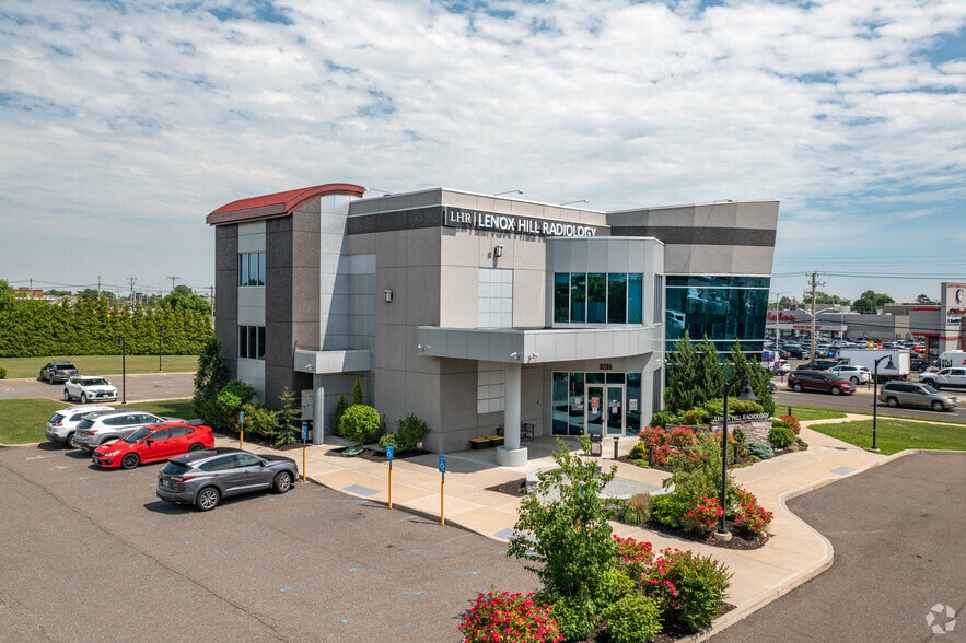 More Photos Of 3235 Hempstead Tpke, Levittown Medical For Sale