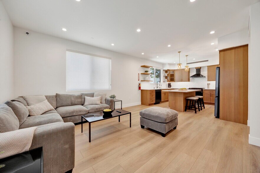 More Photos Of 7410 Denny Ave, Sun Valley Healthcare For Sale