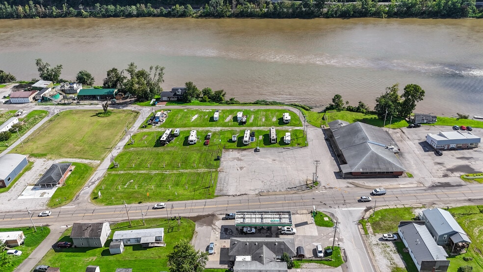 More Photos Of 38140 OH-7, Newport Showroom For Sale