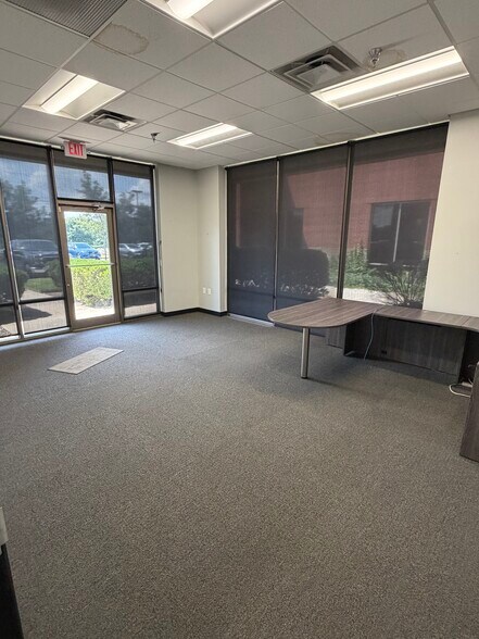 More Photos Of 2720-2736 River Green Cir, Louisville Light Manufacturing For Lease
