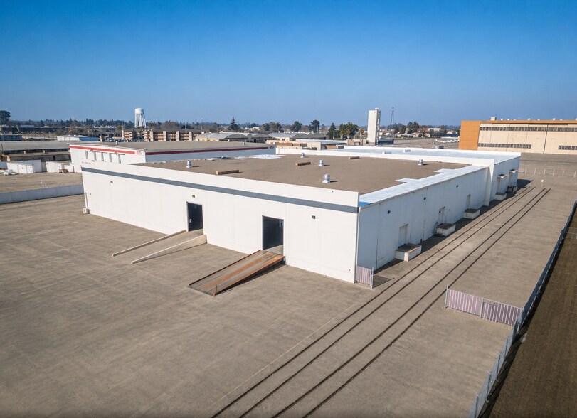 More Photos Of 2901 Apron Ave, Atwater Warehouse For Lease