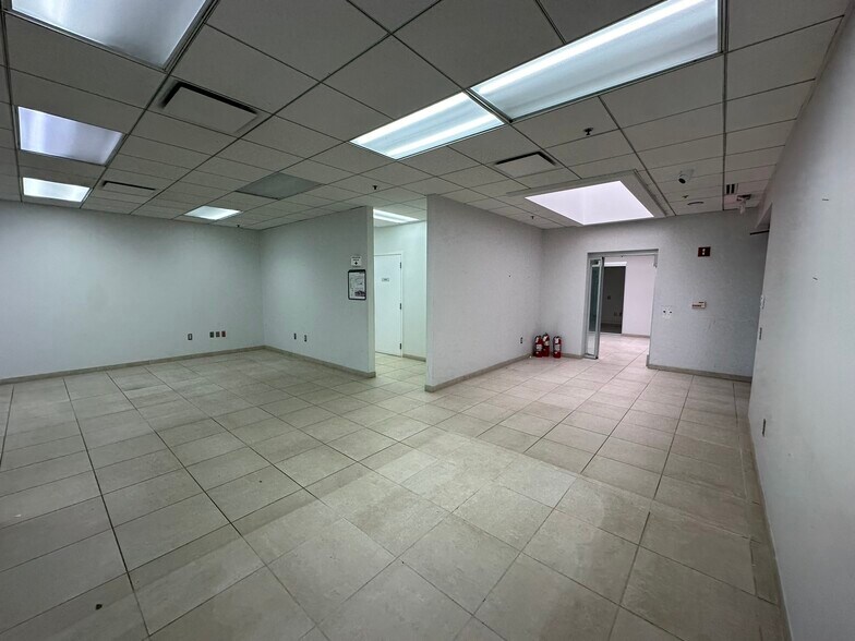 More Photos Of 15162 S Commerce Dr, Dearborn Research And Development For Sale