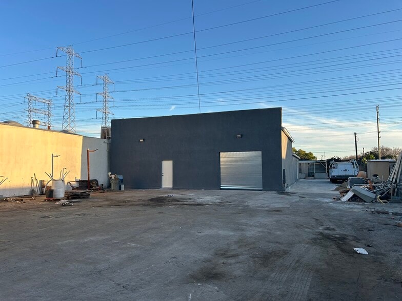 More Photos Of 9122 Rose St, Bellflower Flex For Lease