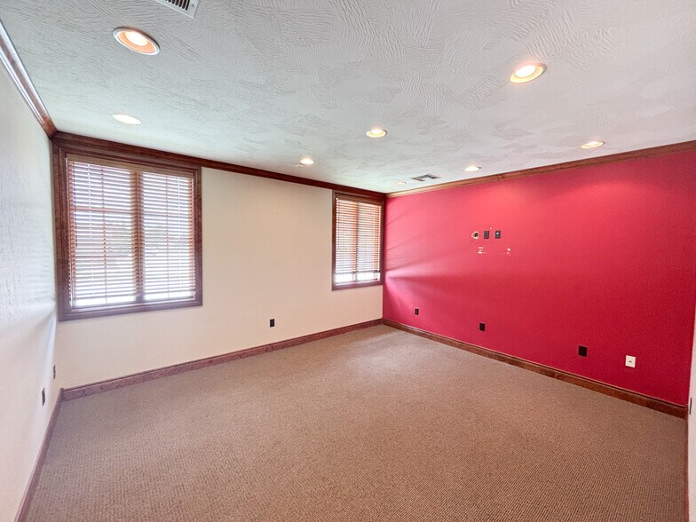 More Photos Of 2627 W Republic Rd, Springfield Office For Lease