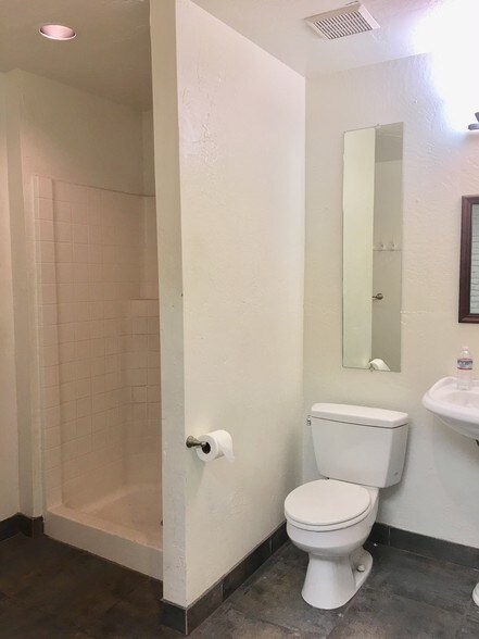 More Photos Of 7750 E Redfield Dr, Scottsdale Distribution For Lease