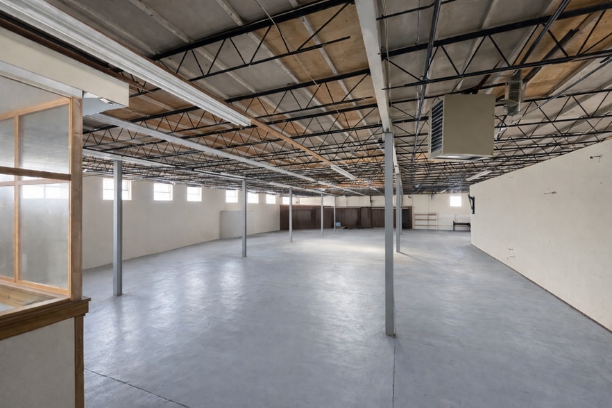 More Photos Of 1900 Kirkwood Hwy, Wilmington Freestanding For Lease