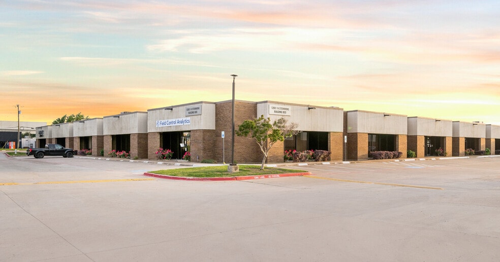 More Photos Of 2307 Springlake Rd, Farmers Branch Unknown For Lease