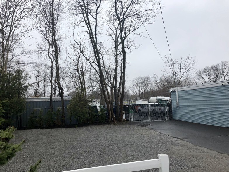More Photos Of 96-122 Railroad Ave, Center Moriches Freestanding For Sale