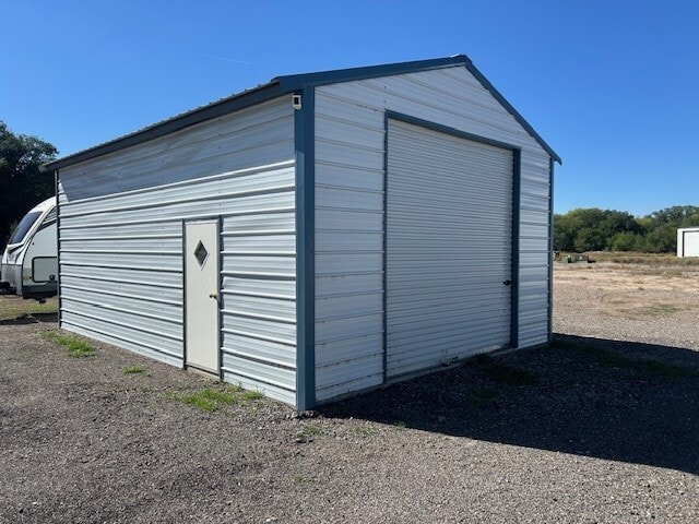 More Photos Of 685 Industrial Blvd, Delta Warehouse For Lease