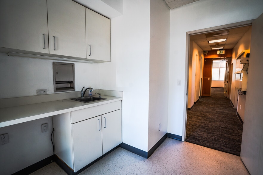 More Photos Of 816 W Yosemite Ave, Madera Medical For Lease