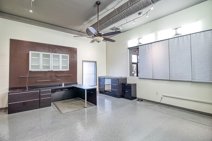 More Photos Of 4857 Palm Beach Blvd, Fort Myers Office For Lease