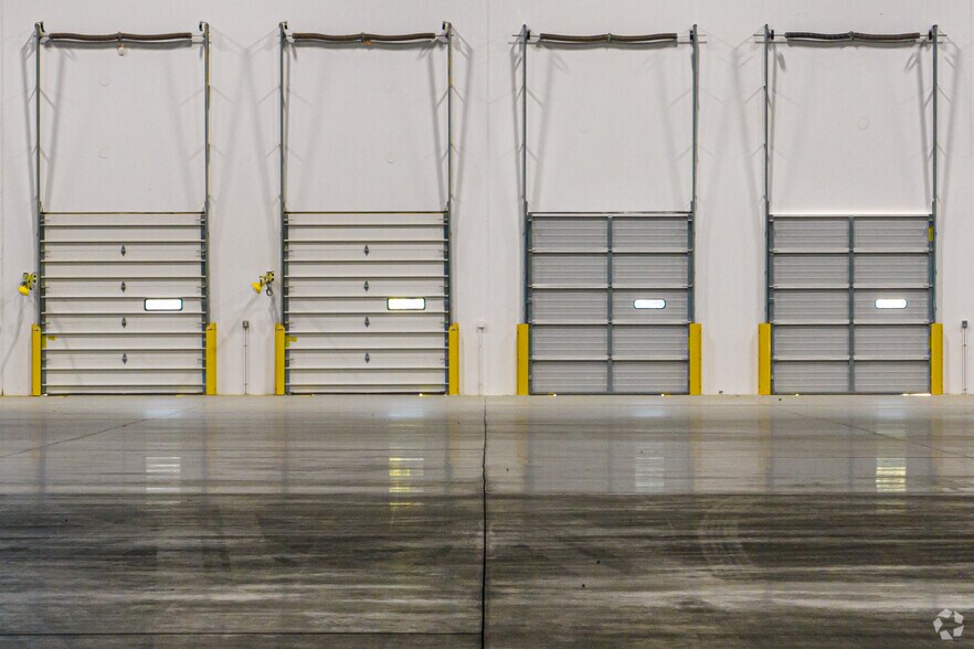 More Photos Of 2400 Stateline Rd W, Southaven Distribution For Lease