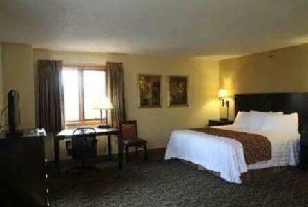 More Photos Of 1000 S Grange Ave, Sioux Falls Hotel For Sale