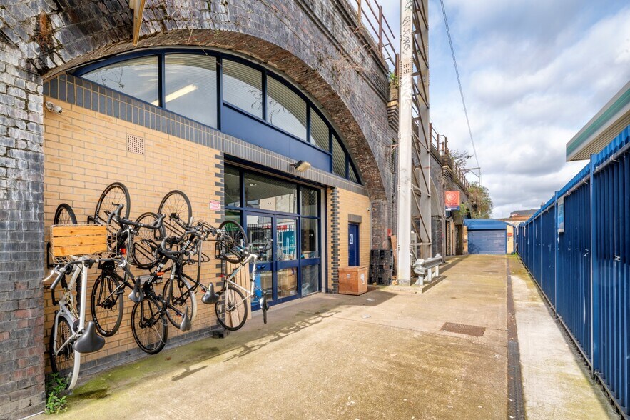 Primary Photo Of 256-257 Paradise Row, London Light Distribution For Lease