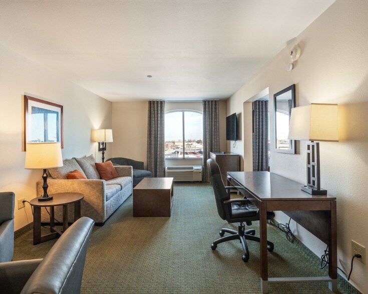 More Photos Of 1103 Hobbs Hwy, Seminole Hotel For Sale