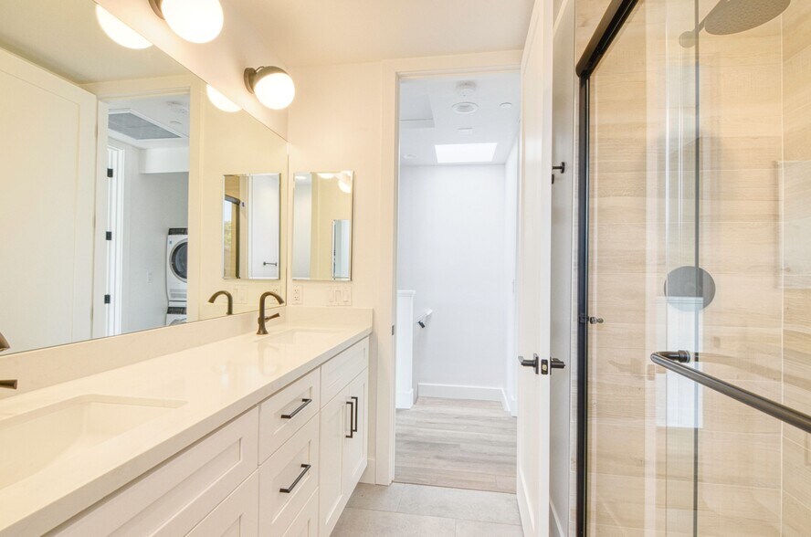 More Photos Of 221 W G St, Encinitas Apartments For Sale