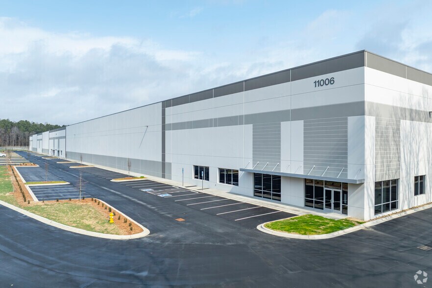 More Photos Of 11006 Mount Holly Huntersville Rd, Huntersville Distribution For Lease
