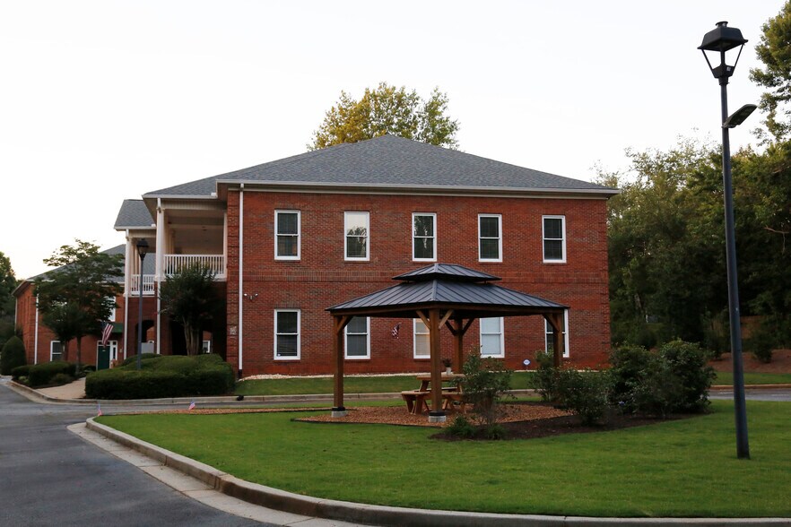 More Photos Of 590 W Crossville Rd, Roswell Loft Creative Space For Lease