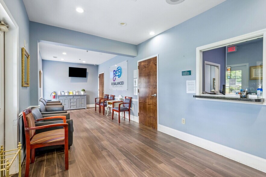 More Photos Of 4225 S Lee St, Buford Freestanding For Sale