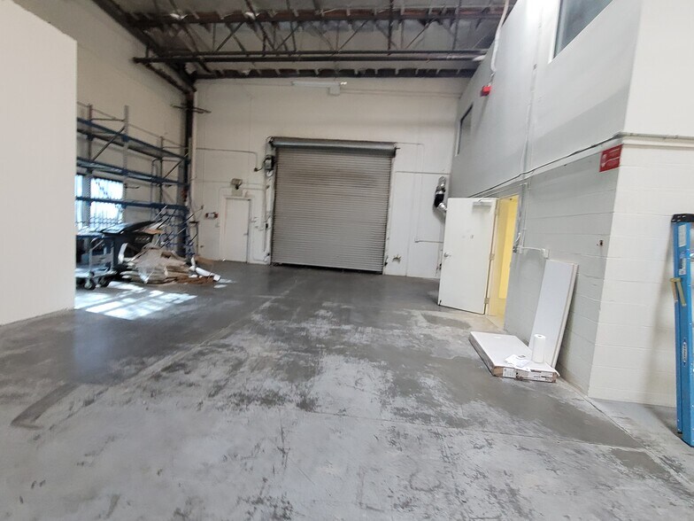 More Photos Of 800 S Rochester Ave, Ontario Warehouse For Lease