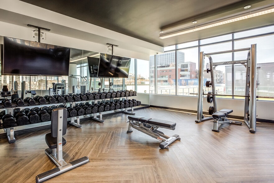 More Photos Of 811 W Agatite Ave, Chicago Apartments For Lease