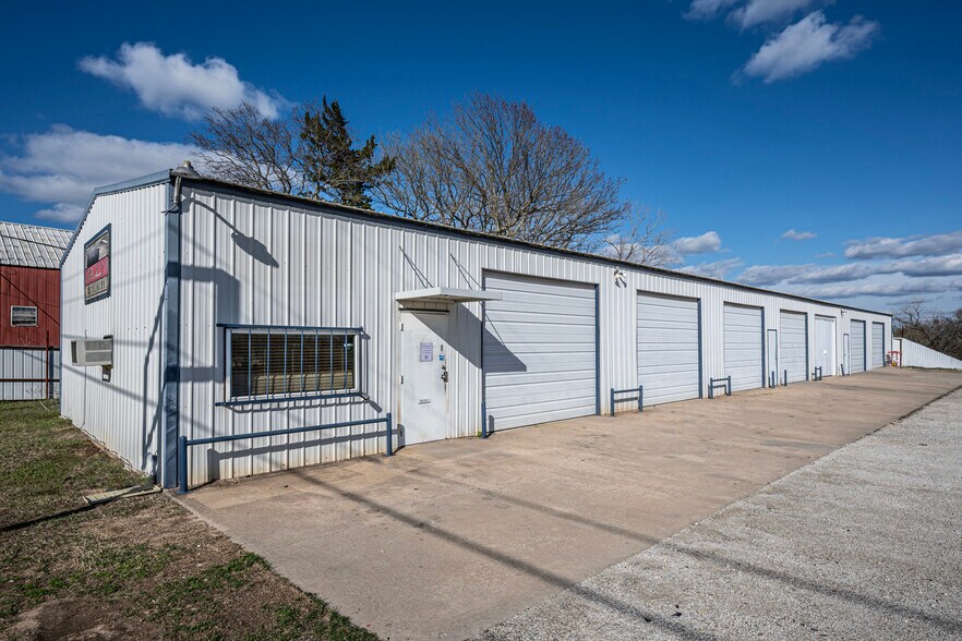 More Photos Of 11206 N Broadway Ave, Ada Warehouse For Sale