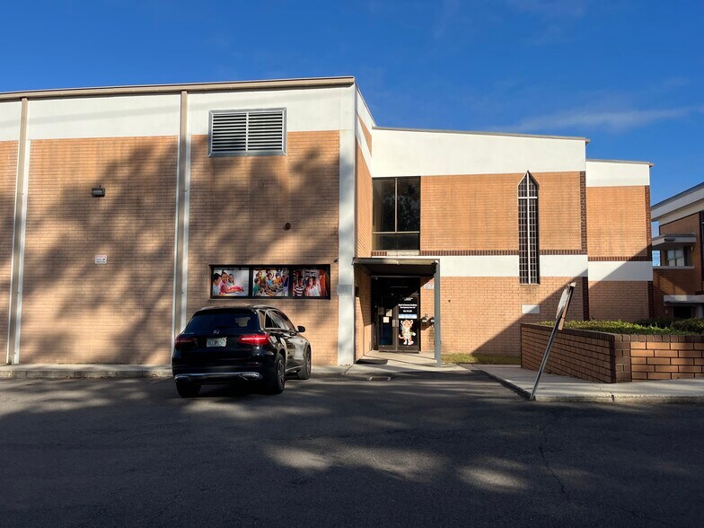 More Photos Of 6612 Arlington Expy, Jacksonville Schools For Lease