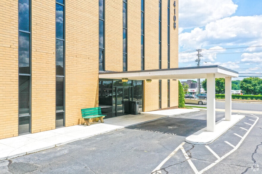 More Photos Of 4108 Park Rd, Charlotte Office For Lease
