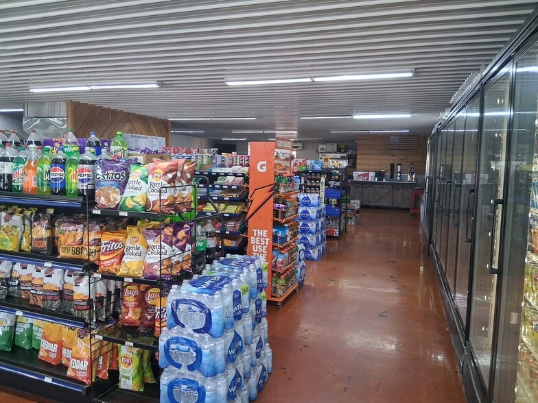 More Photos Of 2013 Tennessee St, Westpoint General Retail For Sale