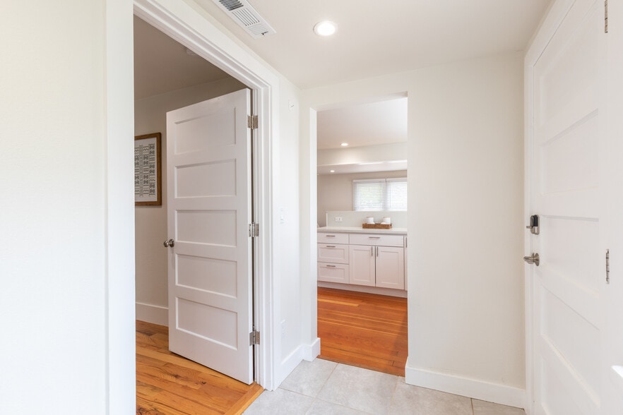 More Photos Of 1030 G St, Napa Apartments For Sale