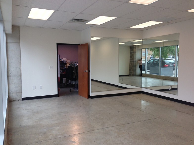 More Photos Of 500 W Martin Luther King Blvd, Austin Office For Sale