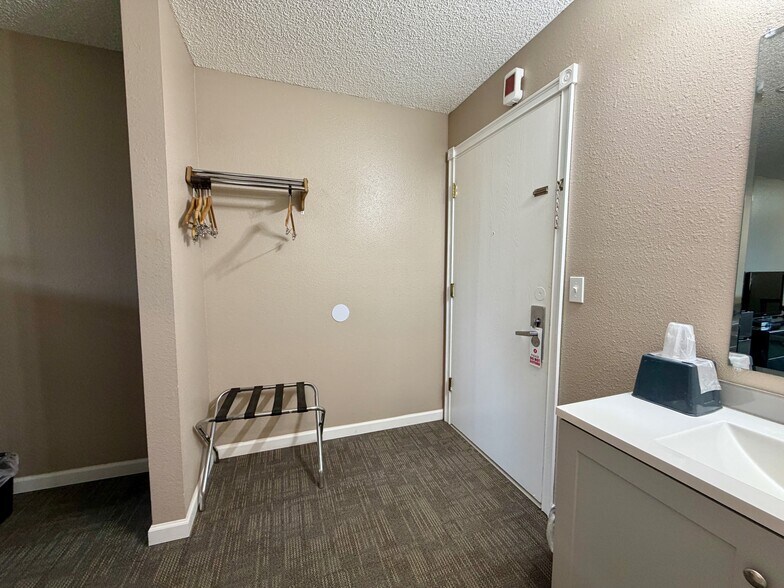 More Photos Of 1150 N Main St, Deer Lodge Hotel For Sale