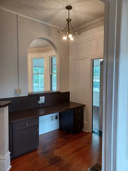 More Photos Of 330 W 9th St, Jacksonville Unknown For Lease