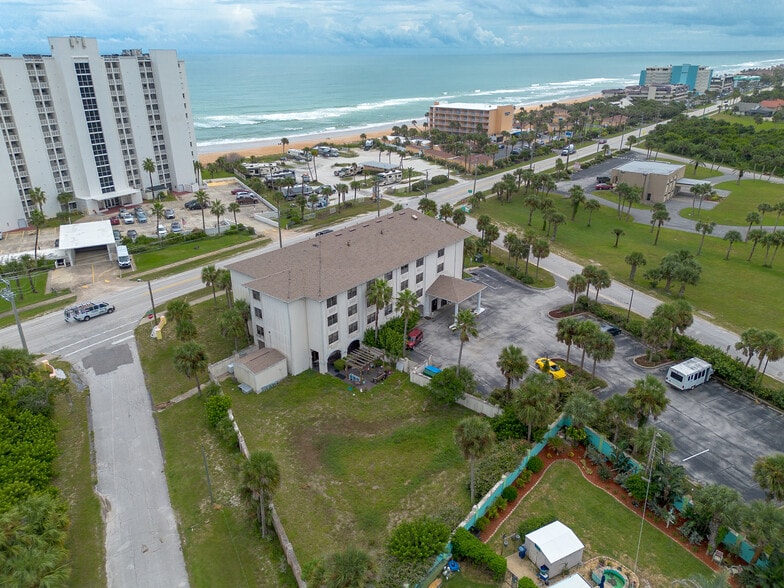 More Photos Of 1050 Ocean Shore Blvd, Ormond Beach Apartments For Sale