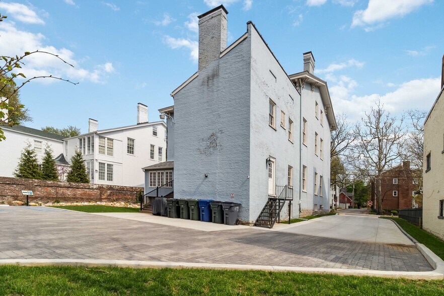 More Photos Of 239 N Broadway, Lexington Office Residential For Sale